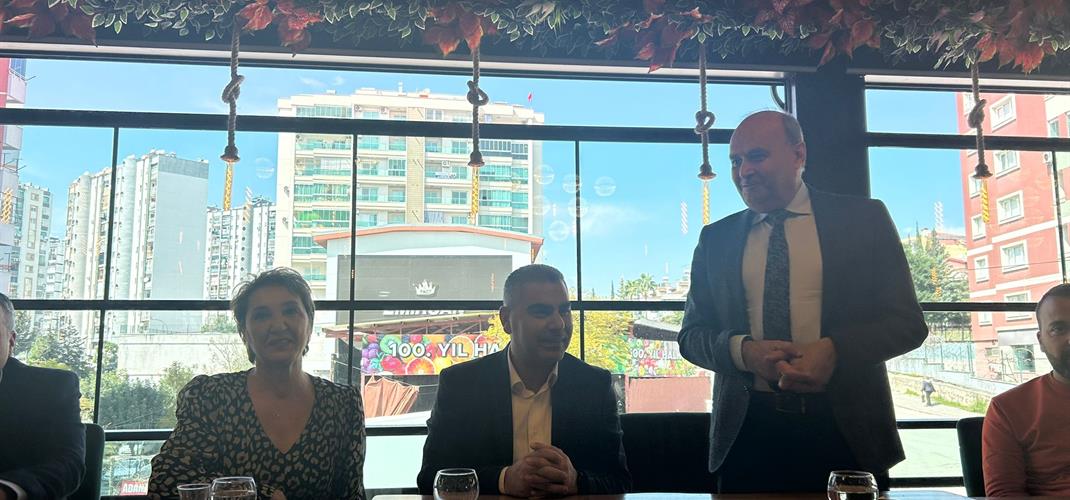 Enstitüde Anlamlı Veda ve Teşekkür Programı